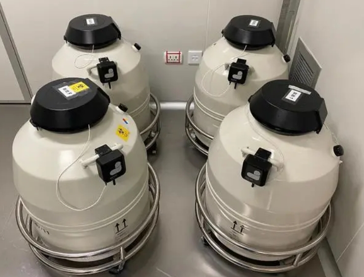 液氮罐與(yu) 配件