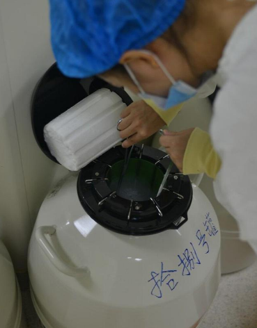 液氮罐內(nei) 部清理