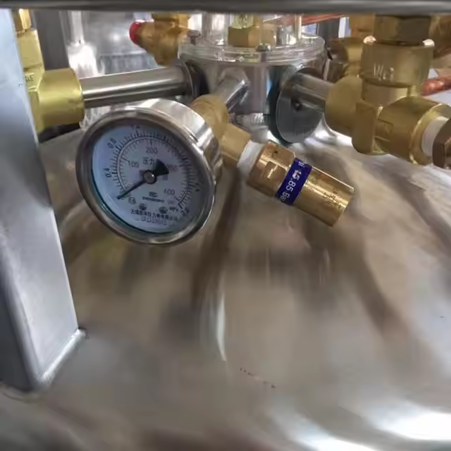 液氮罐表麵凹陷